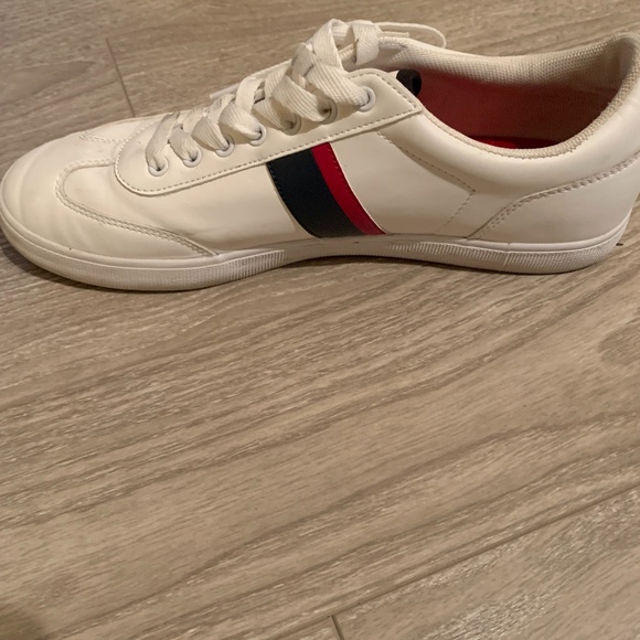 Mens size 9 casual sneakers - Picture 1 of 3